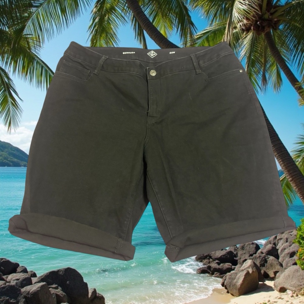 🌺🌴 St. John’s Bay 22W Jet Black Bermuda Shorts 🖤